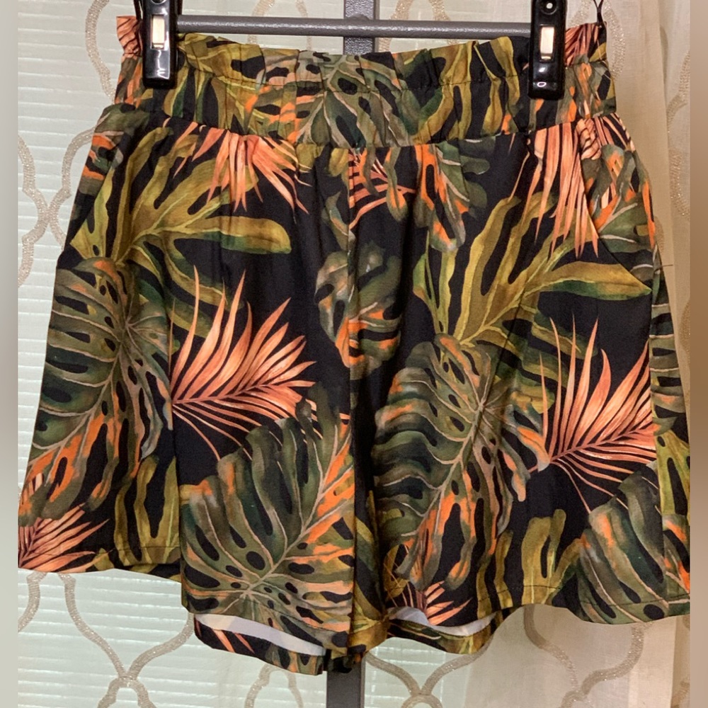 NWT Urban Daizy Black Hawaiian Lined Shorts POCKETS sz Large